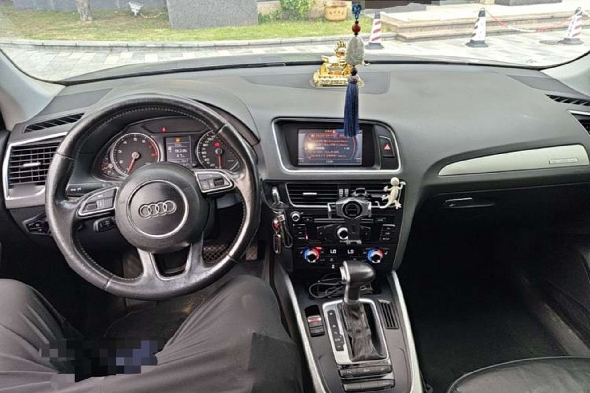 Used Audi Q5 2015 40 TFSI Technology Edition Center Console