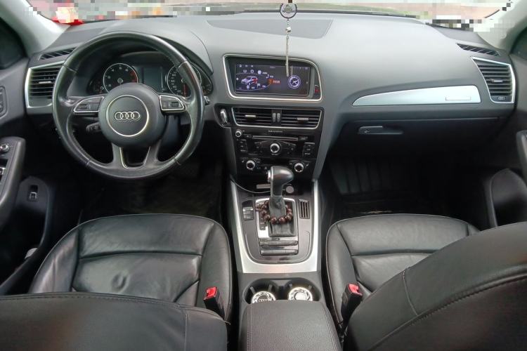 Used Audi Q5 2015 40 TFSI Technology Edition Center Console