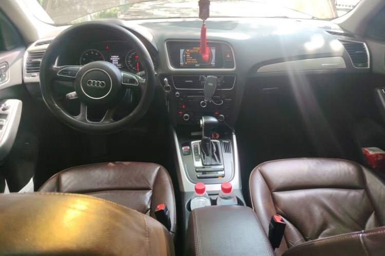 Used Audi Q5 2015 40 TFSI Technology Edition Center Console
