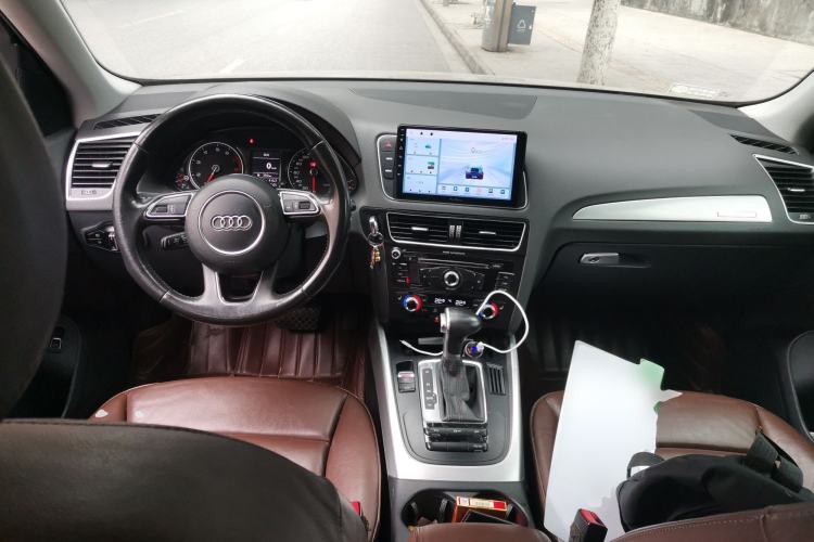 Used Audi Q5 2015 40 TFSI Technology Edition Center Console