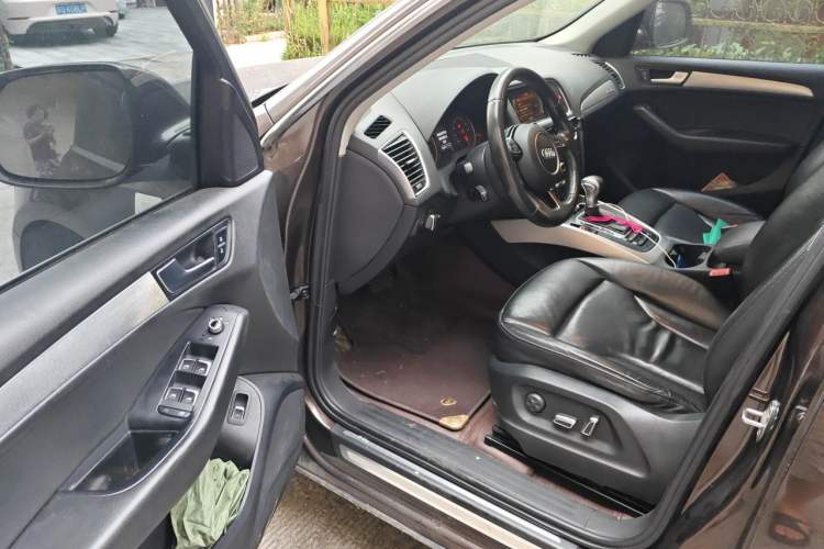 Used Audi Q5 2015 40 TFSI Technology Edition Driver Seat