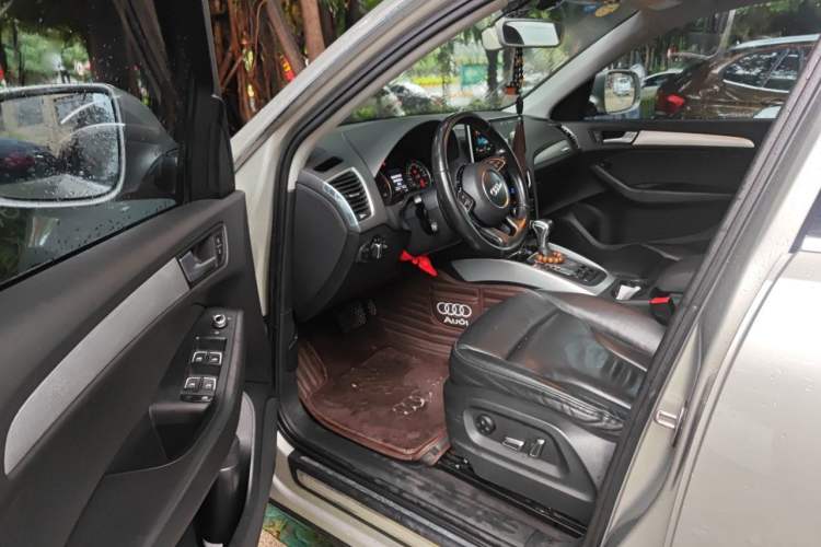 Used Audi Q5 2015 40 TFSI Technology Edition Driver Seat