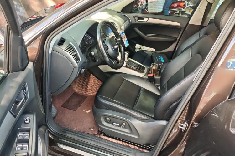 Used Audi Q5 2015 40 TFSI Trendy Edition Driver Seat