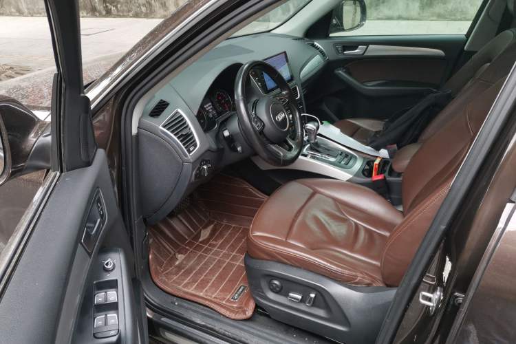 Used Audi Q5 2015 40 TFSI Technology Edition Driver Seat