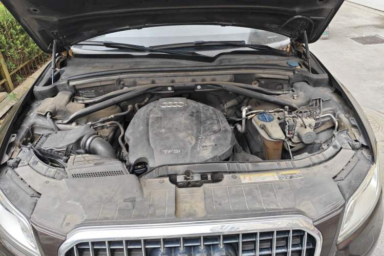 Used Audi Q5 2015 40 TFSI Technology Edition Engine Bay