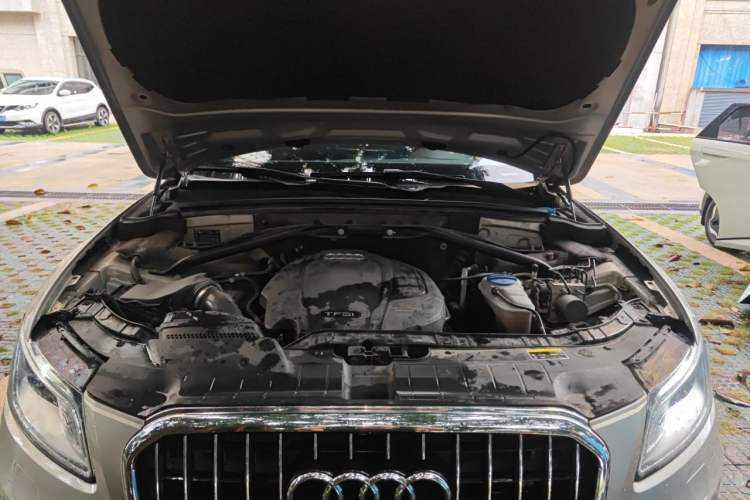 Used Audi Q5 2015 40 TFSI Technology Edition Engine Bay