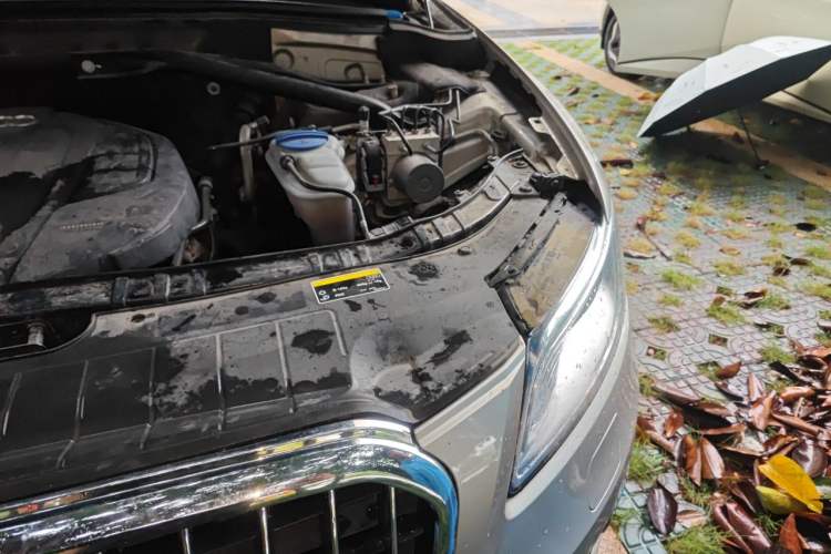 Used Audi Q5 2015 40 TFSI Technology Edition Engine Bay Left
