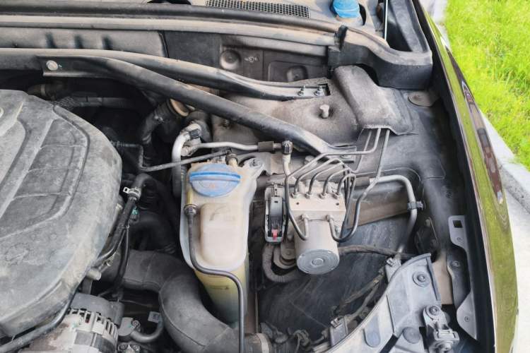 Used Audi Q5 2015 40 TFSI Technology Edition Engine Bay Left