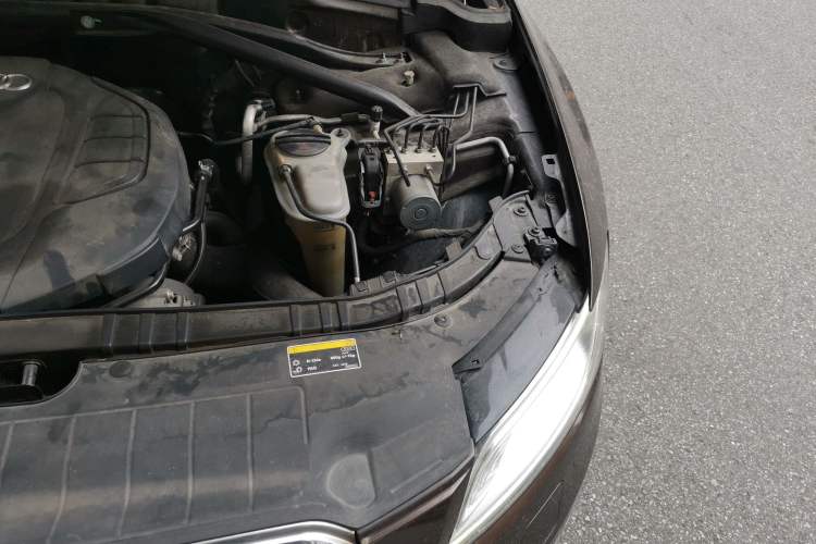 Used Audi Q5 2015 40 TFSI Technology Edition Engine Bay Left