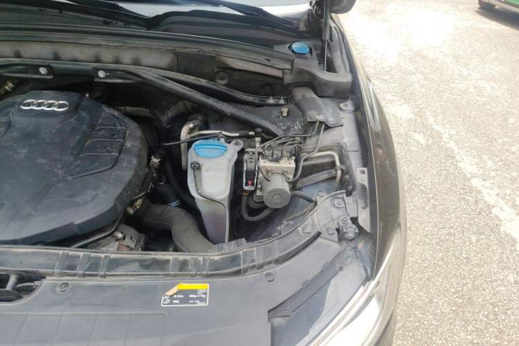 Used Audi Q5 2015 40 TFSI Technology Edition Engine Bay Left
