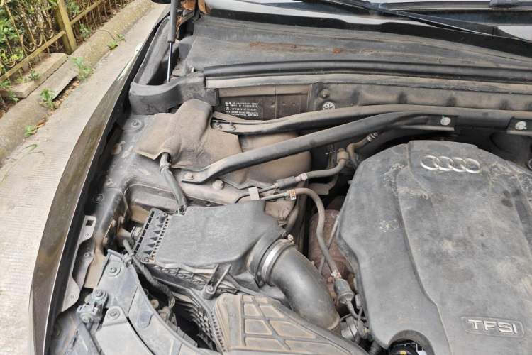Used Audi Q5 2015 40 TFSI Technology Edition Engine Bay Right