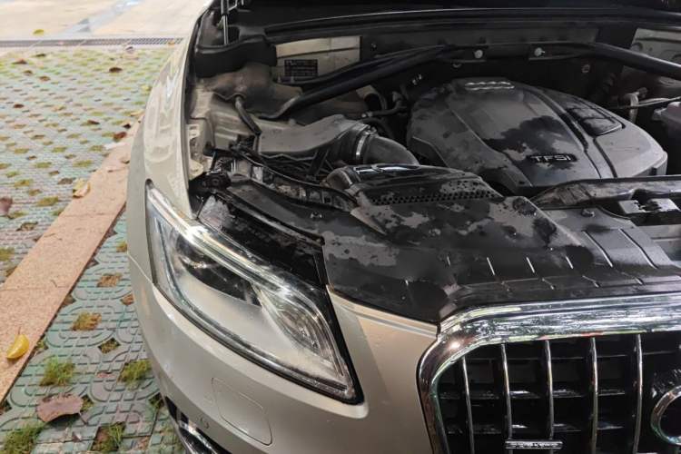 Used Audi Q5 2015 40 TFSI Technology Edition Engine Bay Right