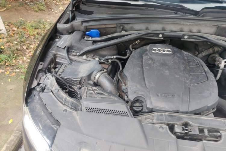 Used Audi Q5 2015 40 TFSI Technology Edition Engine Bay Right