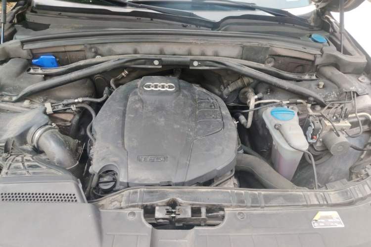 Used Audi Q5 2015 40 TFSI Technology Edition Engine Bay