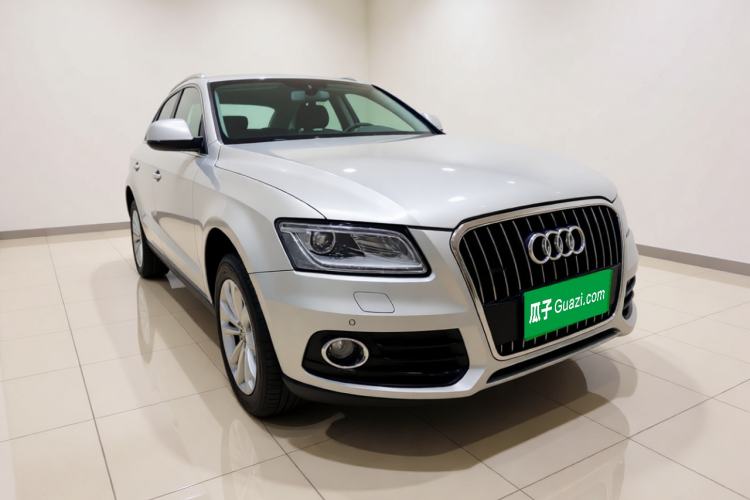 Used Audi Q5 2015 40 TFSI Technology Edition Front Right 45 Deg