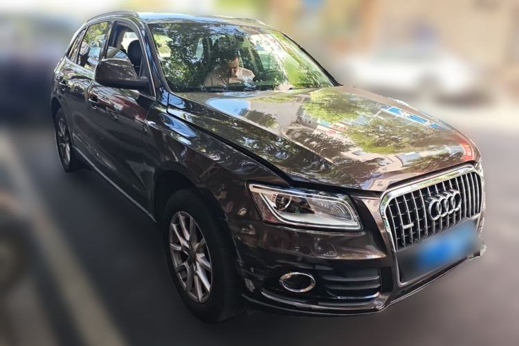 Used Audi Q5 2015 40 TFSI Trendy Edition Front Right 45 Deg