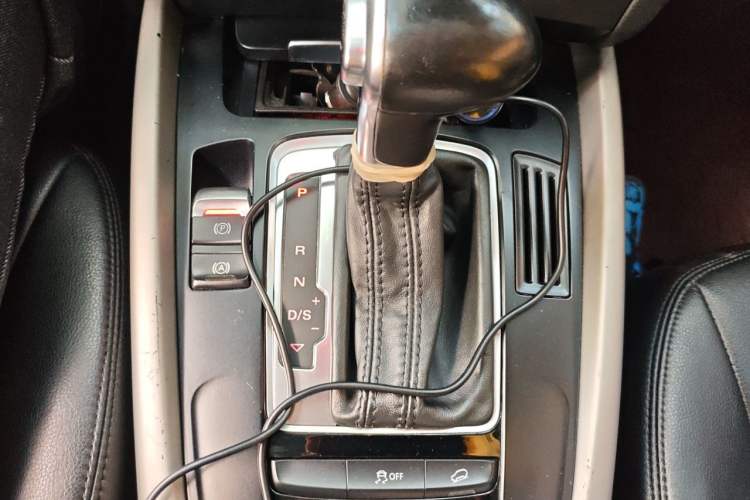 Used Audi Q5 2015 40 TFSI Trendy Edition Gear Lever