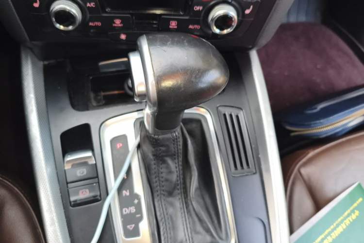 Used Audi Q5 2015 40 TFSI Technology Edition Gear Lever