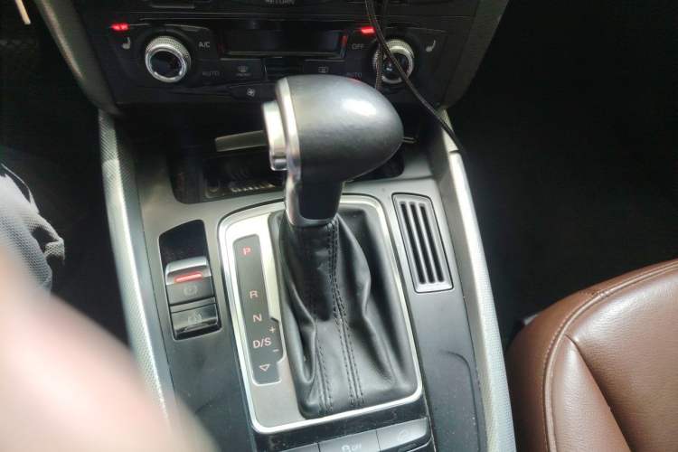 Used Audi Q5 2015 40 TFSI Technology Edition Gear Lever