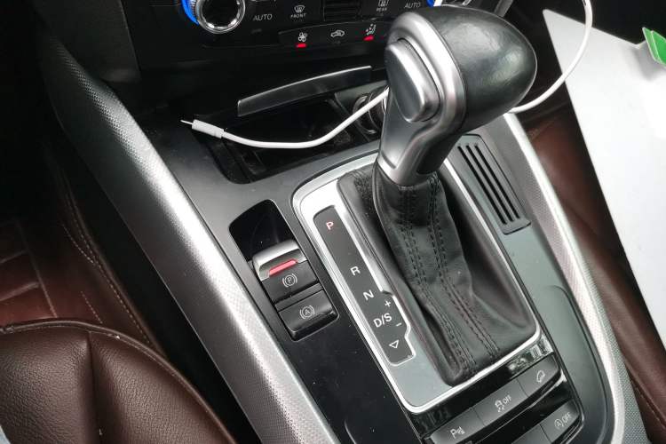 Used Audi Q5 2015 40 TFSI Technology Edition Gear Lever