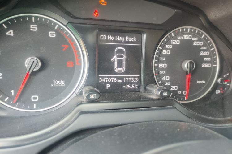 Used Audi Q5 2015 40 TFSI Trendy Edition Odometer Close Up