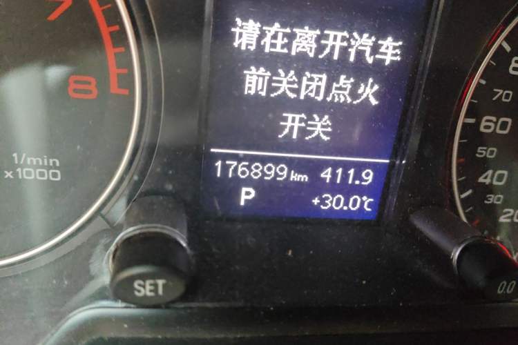 Used Audi Q5 2015 40 TFSI Technology Edition Odometer Close Up