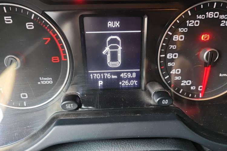 Used Audi Q5 2015 40 TFSI Technology Edition Odometer Close Up