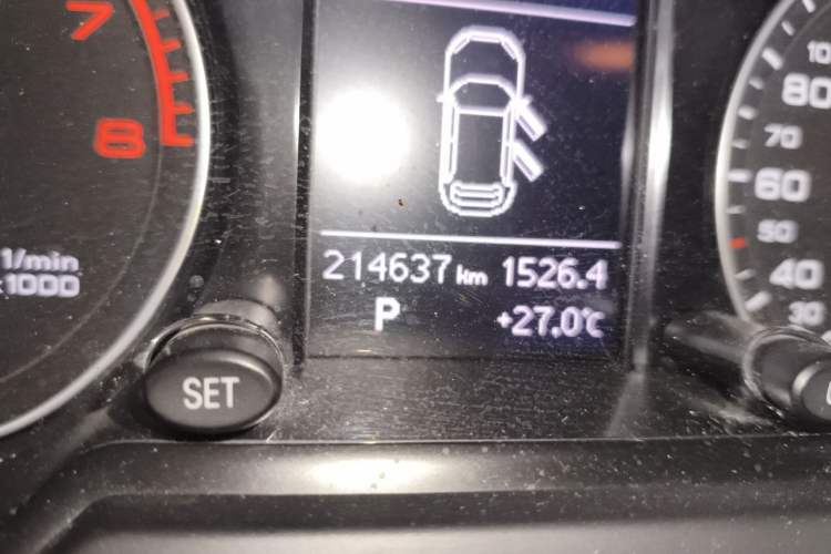 Used Audi Q5 2015 40 TFSI Technology Edition Odometer Close Up