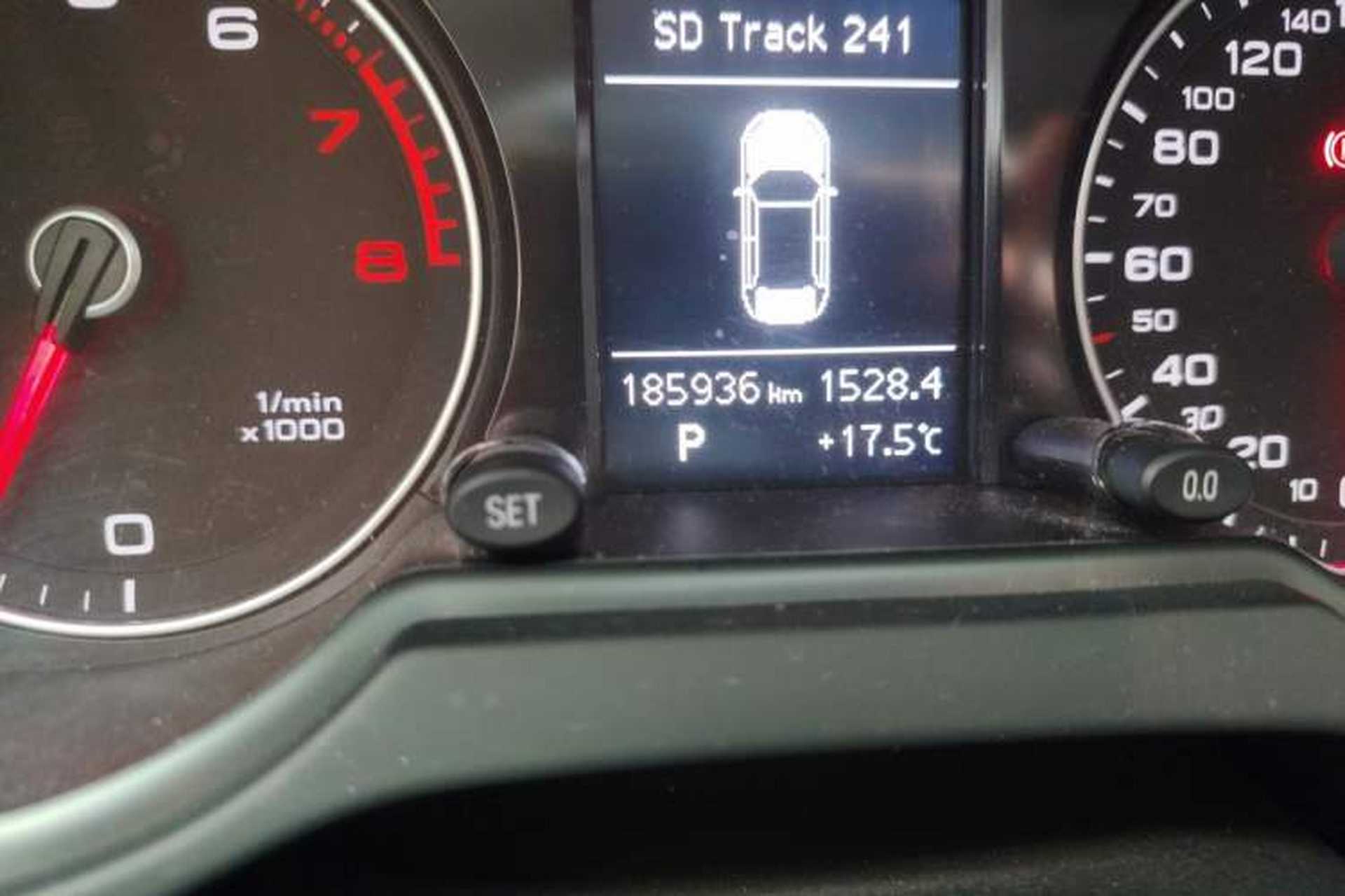 Used Audi Q5 2015 40 TFSI Technology Edition Odometer Close Up
