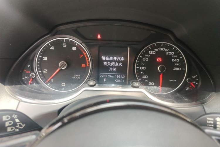 Used Audi Q5 2015 40 TFSI Technology Edition Odometer Close Up