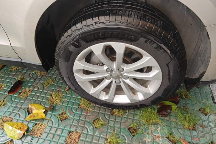 Used Audi Q5 2015 40 TFSI Technology Edition Right Front Wheel Hub