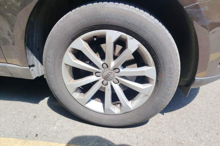 Used Audi Q5 2015 40 TFSI Technology Edition Right Front Wheel Hub