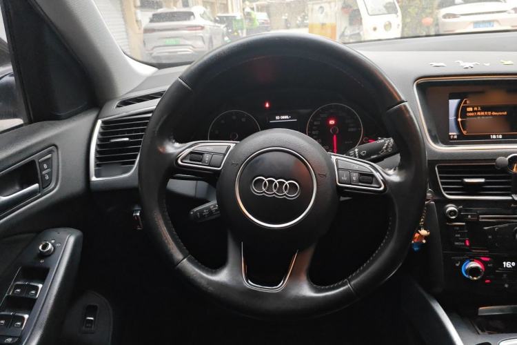 Used Audi Q5 2015 40 TFSI Technology Edition Steering Wheel