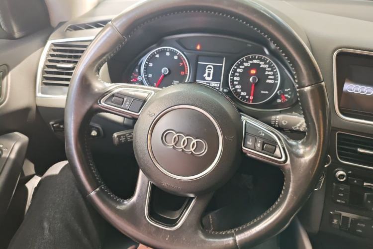 Used Audi Q5 2015 40 TFSI Trendy Edition Steering Wheel