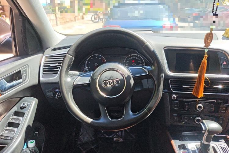 Used Audi Q5 2015 40 TFSI Trendy Edition Steering Wheel