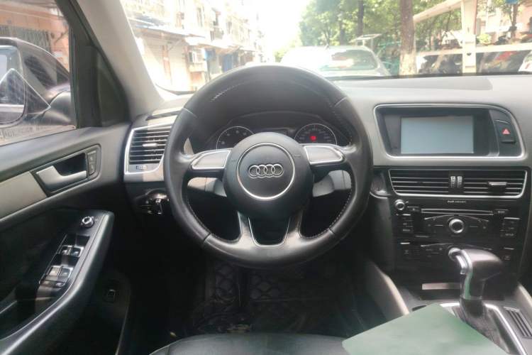 Used Audi Q5 2015 40 TFSI Technology Edition Steering Wheel