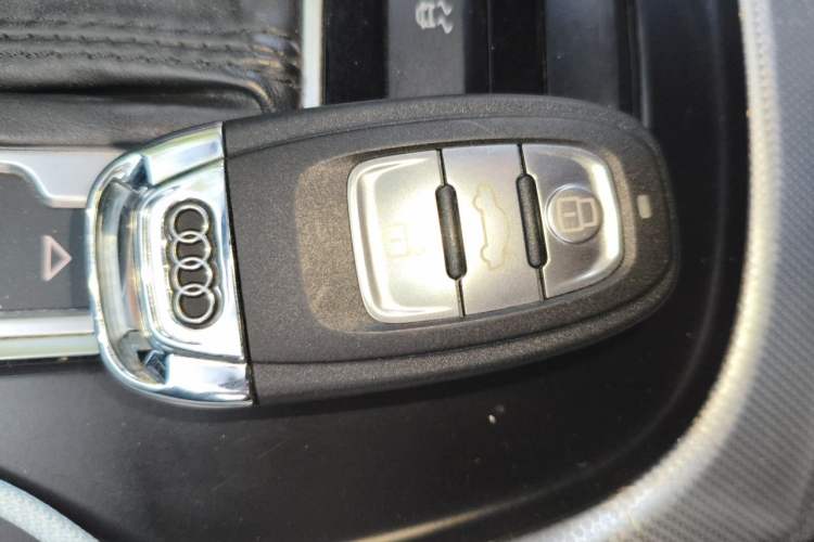 Used Audi Q5 2015 40 TFSI Technology Edition Vehicle Key
