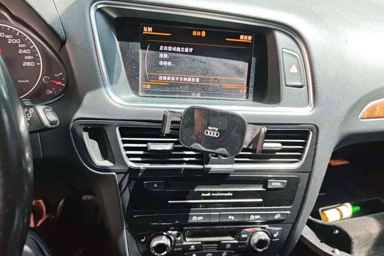 Used Audi Q5 2015 40 TFSI Comfort Model Audio And AC Panel