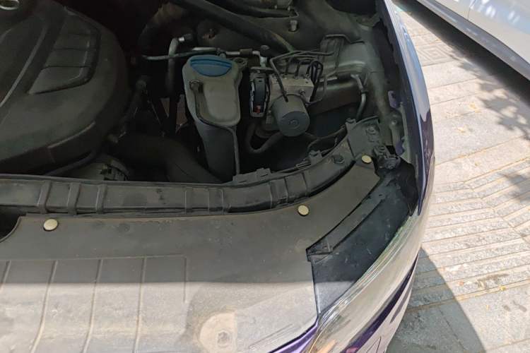 Used Audi Q5 2015 40 TFSI Comfort Model Engine Bay Left