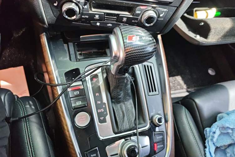 Used Audi Q5 2015 40 TFSI Comfort Model Gear Lever