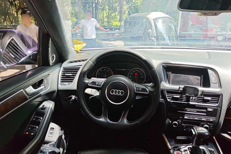 Used Audi Q5 2015 40 TFSI Comfort Model Steering Wheel