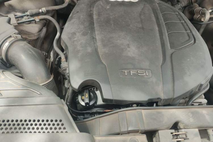 Used Audi Q5 2015 40 TFSI Technology Edition Engine Bay Right