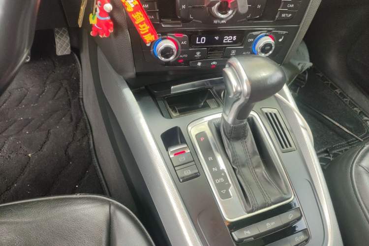 Used Audi Q5 2015 40 TFSI Technology Edition Gear Lever