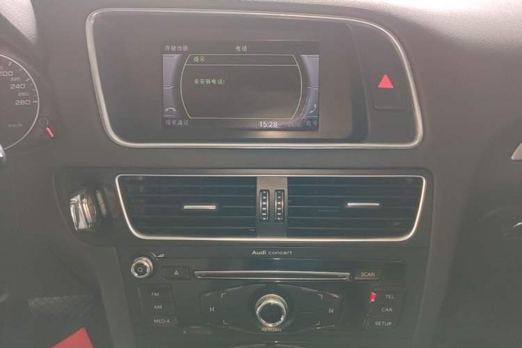 Used Audi Q5 2015 40 TFSI Trendy Edition Audio And AC Panel