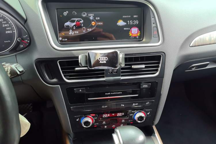 Used Audi Q5 2015 40 TFSI Comfort Model Audio And AC Panel