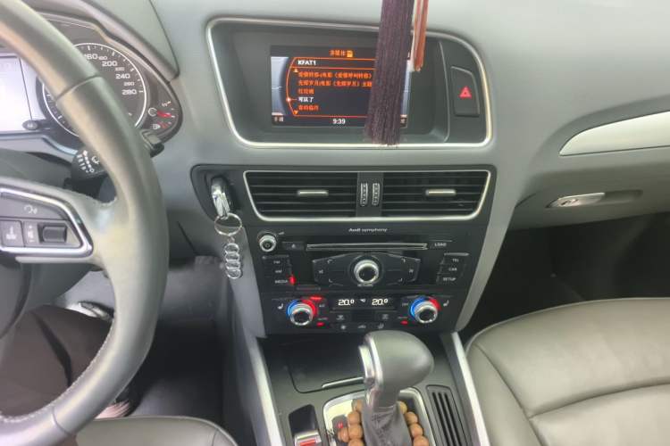 Used Audi Q5 2015 40 TFSI Technology Edition Audio And AC Panel