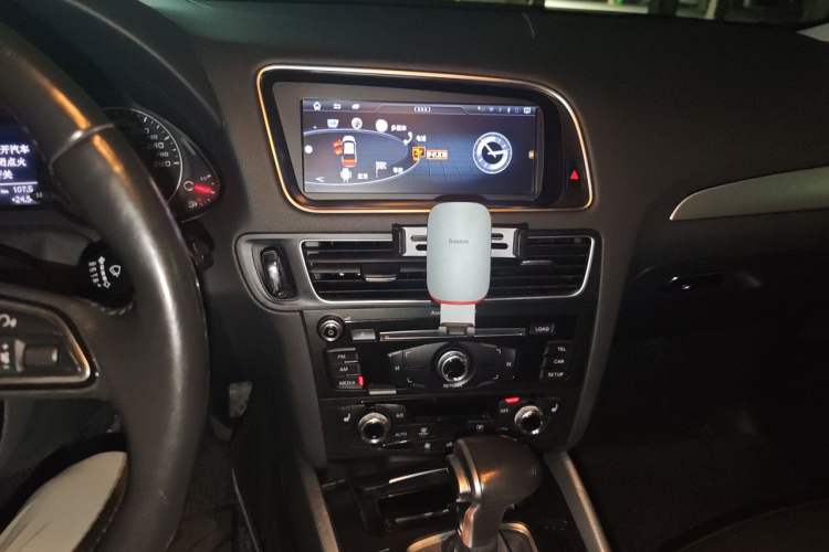 Used Audi Q5 2015 40 TFSI Technology Edition Audio And AC Panel