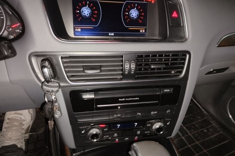 Used Audi Q5 2015 40 TFSI Comfort Model Audio And AC Panel