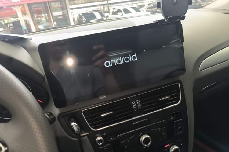 Used Audi Q5 2015 40 TFSI Technology Edition Audio And AC Panel