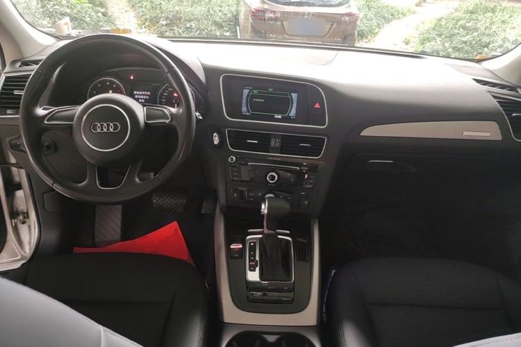Used Audi Q5 2015 40 TFSI Trendy Edition Center Console